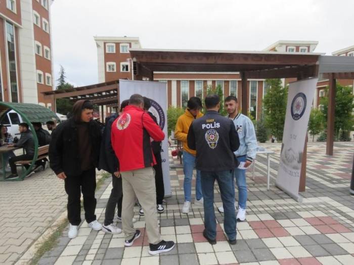 Bilecik İl Emniyet Müdürlüğünden Üniversite Öğrencilerine Bilgilendirme