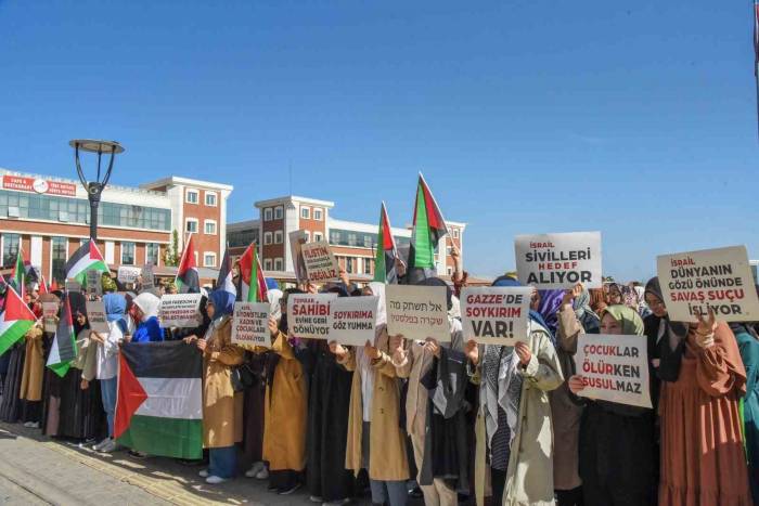 Üniversite Öğrencilerinden Yaşanan Savaşa Tepki