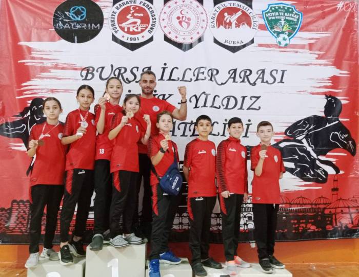 Körfezli Karateciler Bursa’da Fırtına Gibi Esti