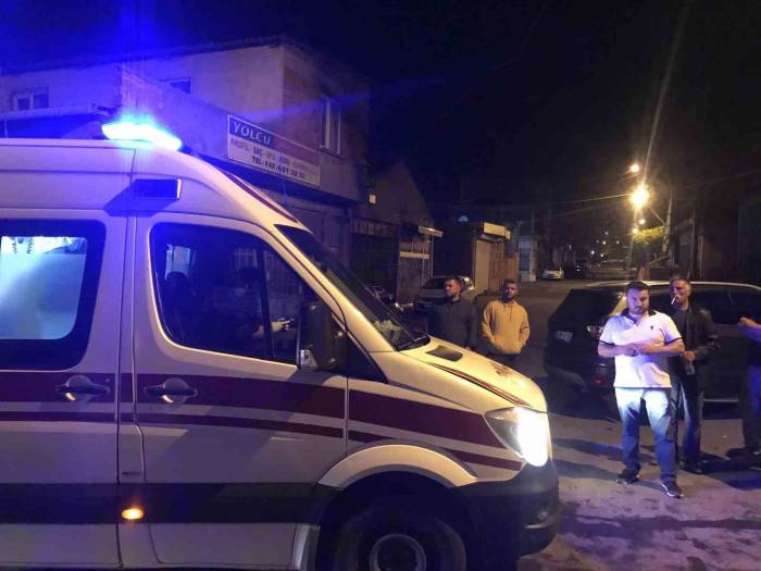 Çatı Katında Yakalanan Hırsız Kendisini Yakalayan Esnafı Bıçakladı