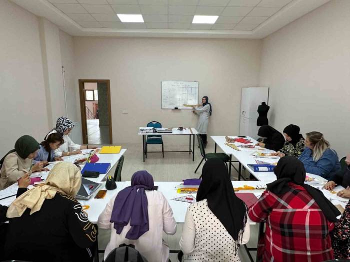 Çorum Belediyesi, Moda Tasarımda İhtisas Eğitimi Veriyor