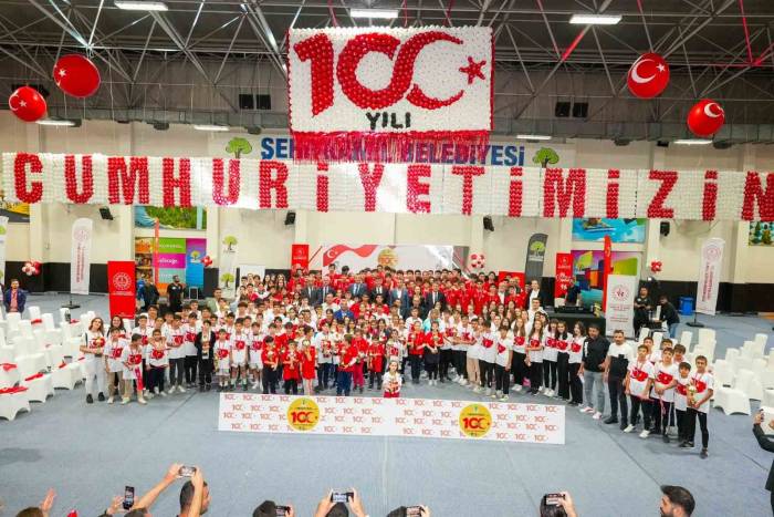 Cumhuriyetin 100. Yılında Şampiyonlar Ödüllendirildi