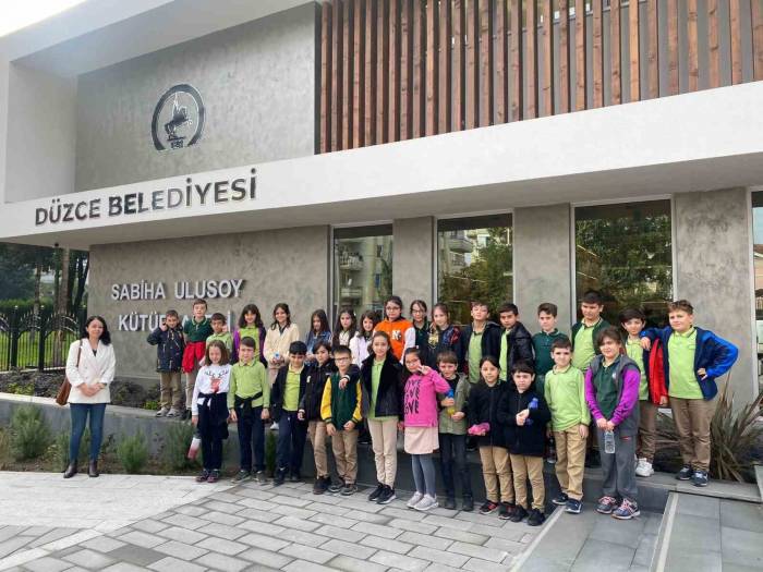 Minik Öğrenciler Kütüphaneye Hayran Kaldı