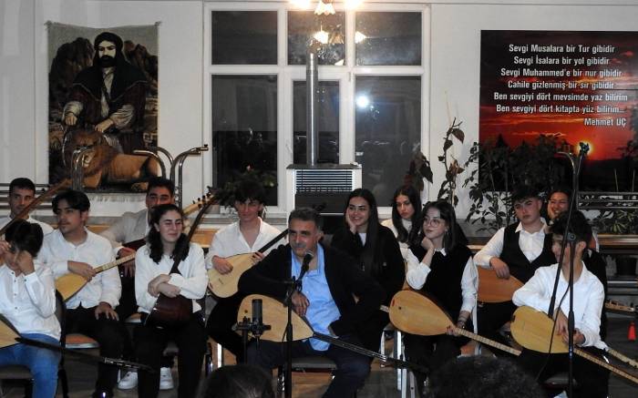 Gezici Bağlama Atölyesinin İlk Öğrencileri Mezun Oldu