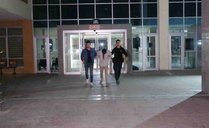 Hastanede Doktorlara Tabancayla Korku Dolu Anlar Yaşatan Şüpheli Tutuklandı