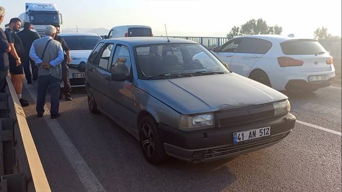 Kartepe’de İki Otomobilin Çarpıştı: 1 Kişi Yaralandı