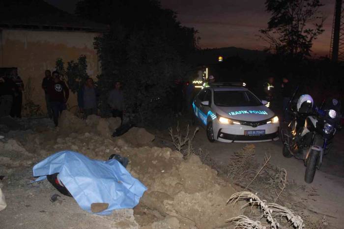 Manisa’da Hafif Ticari Araç İle Motosiklet Kafa Kafaya Çarpıştı: 1 Ölü, 1 Yaralı