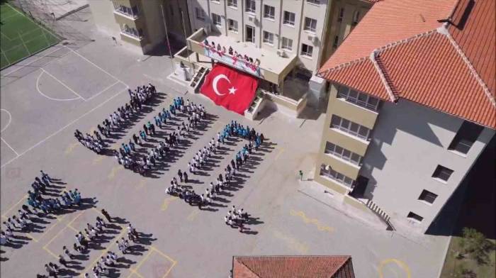 Seydikemer’de Öğrencilerden ’100. Yıl Koreografisi