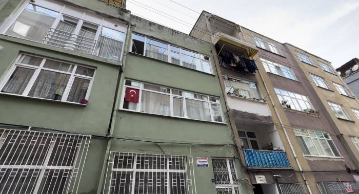 Perde Takarken 3. Kattan Düştü