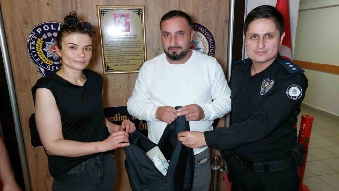 İnsanlık Ölmemiş: İş Arayan Kadın Sokakta Bulduğu 590 Bin Lirayı Sahibine Teslim Etti