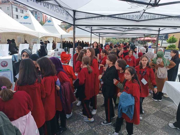 Lise Öğrencilerinden Bilim Şenliği Ve Türkiye Yüzyılı Sergisi