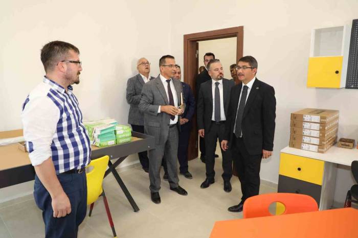 Şehzadeler Millet Kütüphanesi Ve Gençlik Merkezi Kasımda Açılıyor