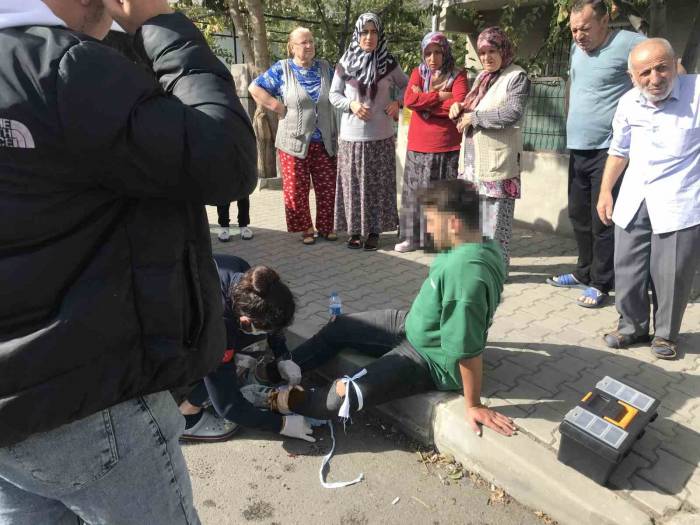 Motosikletle Şaha Kalktı, Kaza Yapınca Ayağı Kırıldı: O Anlar Kamerada