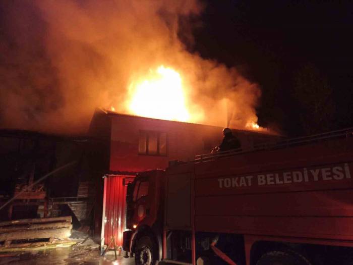 Kereste İmalathanesindeki Yangın Söndürüldü