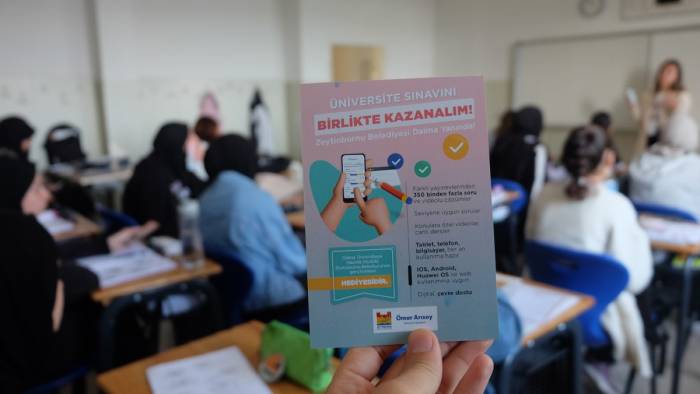 Zeytinburnu’nda 4 Bin 346 Lise Öğrencisine 350 Bin Soruluk Yks’ye Hazırlık Seti