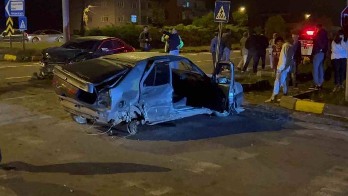 Hastaneye Giderken Hastanelik Oldular: 3 Yaralı
