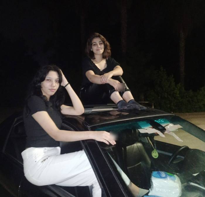 Ailelerine Mesaj Atıp Sırra Kadem Basan Kızlar Parkta Bulundu