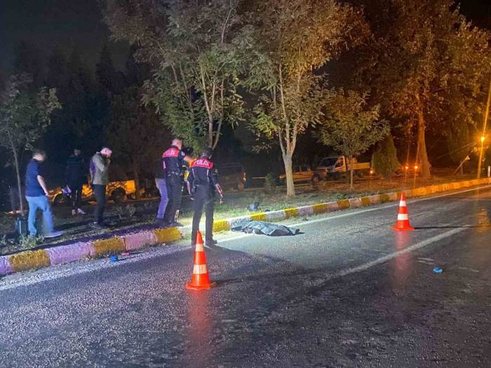 Balıkesir’de Motosikletin Çarptığı Kadın Hayatını Kaybetti