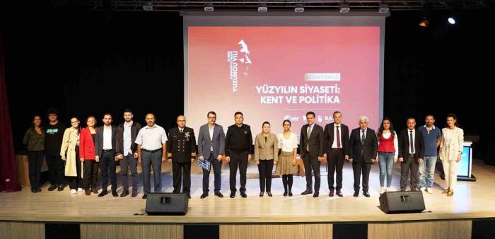 Barü’de ‘Yüzyılın Siyaseti: Kent Ve Politika’ Konferansı