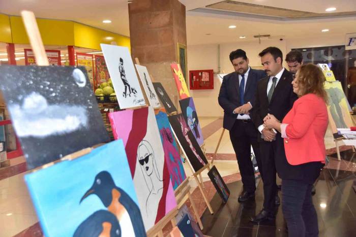 Ahlat’ta ‘Cumhuriyet Bayramı Resim Sergisi’ Açıldı