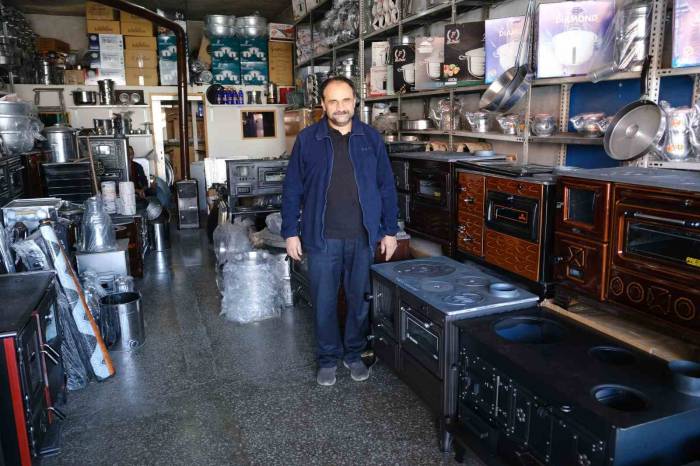 Erzincan’da Havalar Soğudu, Sobacılar Sezonu Açtı
