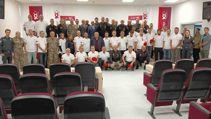 Polis Gazileri Havalı Tabanca Atış Müsabakasında Yarışıyor