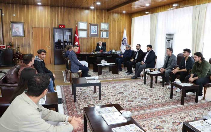 Rektör Çomaklı, Üniversitenin Teknoloji Takımlarıyla Buluştu