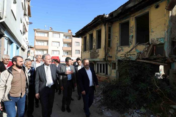 İnegöl’de Metruk Yapılar Yıkılıyor