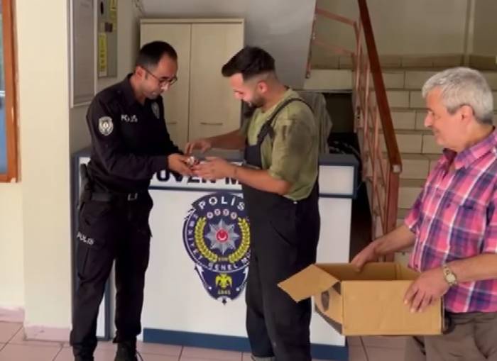 3 Gündür Kayıp Olan Muhabbet Kuşu, Yakalanarak Sahibine Teslim Edildi
