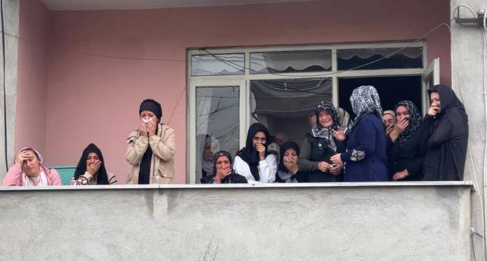 Emekli Uzman Çavuşun Katlettiği Eşi Ve Oğlu Toprağa Verildi