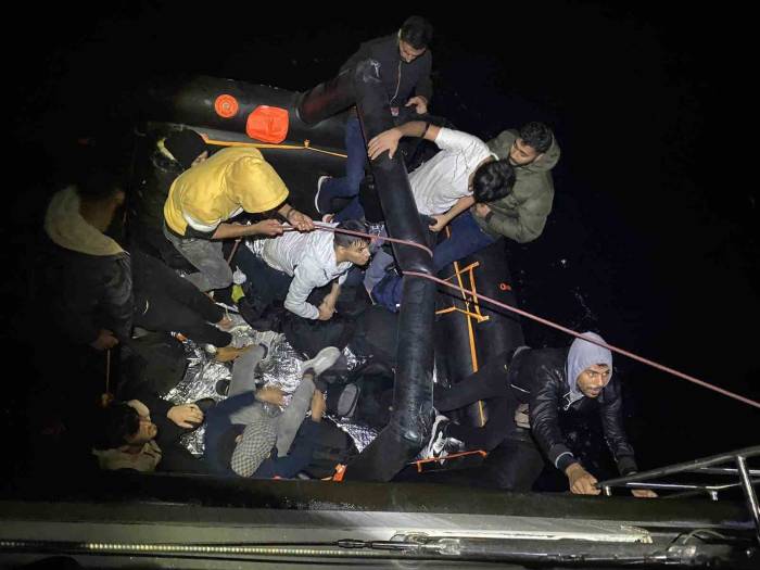 92 Düzensiz Göçmen Yakalandı, 24’ü Kurtarıldı