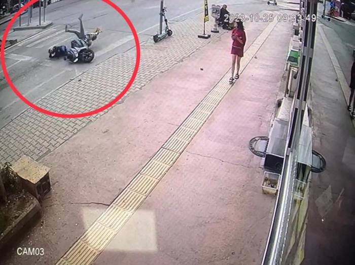 Ters Yönden Gelen Motosiklet Sürücüsü Genç Kıza Böyle Çarptı