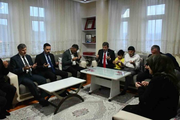 Vali Tavlı’dan Şehit Yüzbaşıya Vefa