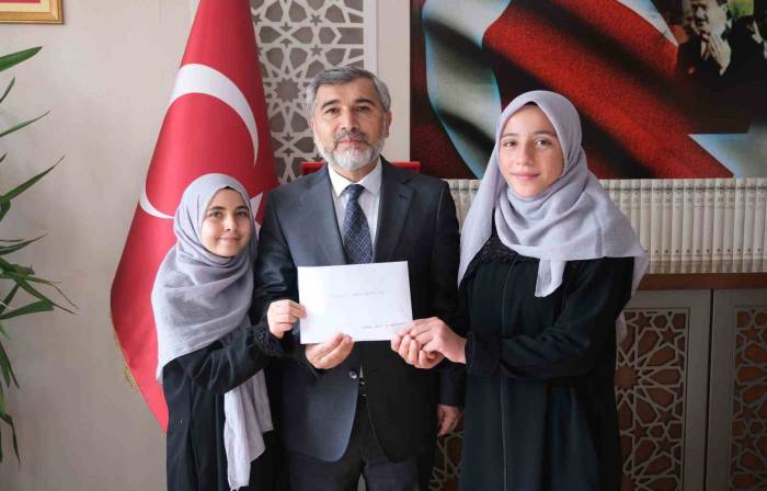 Kız Kur’an Kursu Öğrencileri Arasında Resim Ve Şiir Yarışması Düzenlendi