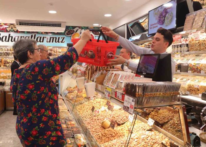 Tuğba Kuruyemiş 110. Şubesini İzmir’de Hizmete Açtı