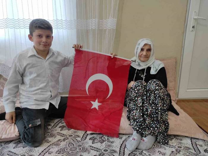 110 Yaşındaki Cemile Nine Cumhuriyet’in İlk Yıllarını Anlattı