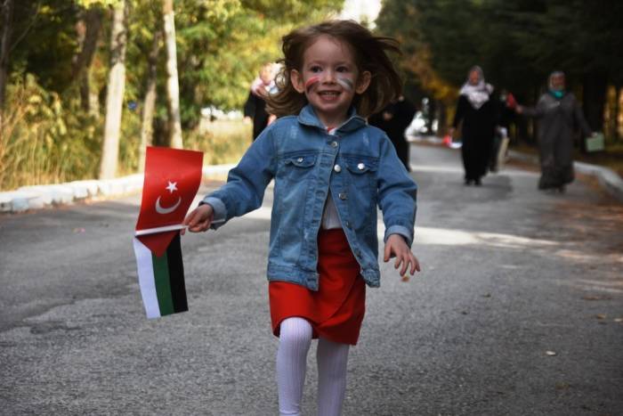 Kur’an Kursu Öğrencileri Kumbaralarındaki Paraları Filistin’e Bağışladı