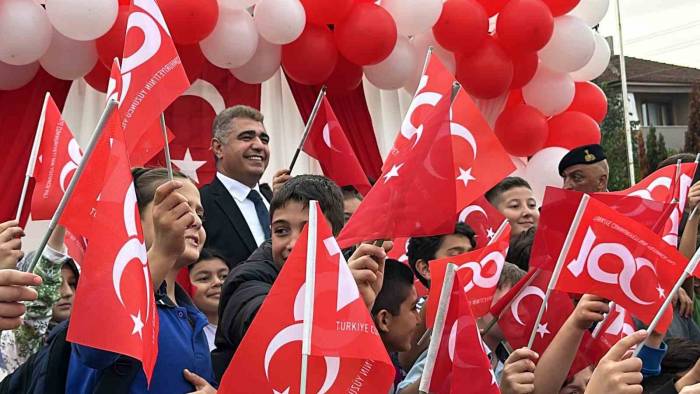 "Köyümde Cumhuriyeti Yaşıyorum" Projesiyle Tüm İl Bayraklarla Donatıldı