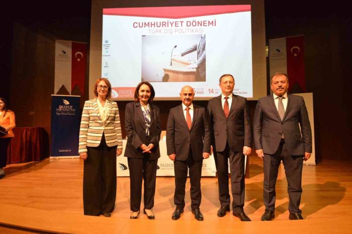 Düzce Üniversitesi’nden Cumhuriyet’in 100. Yılında Ufuk Açıcı Türk Dış Politikası Değerlendirmesi