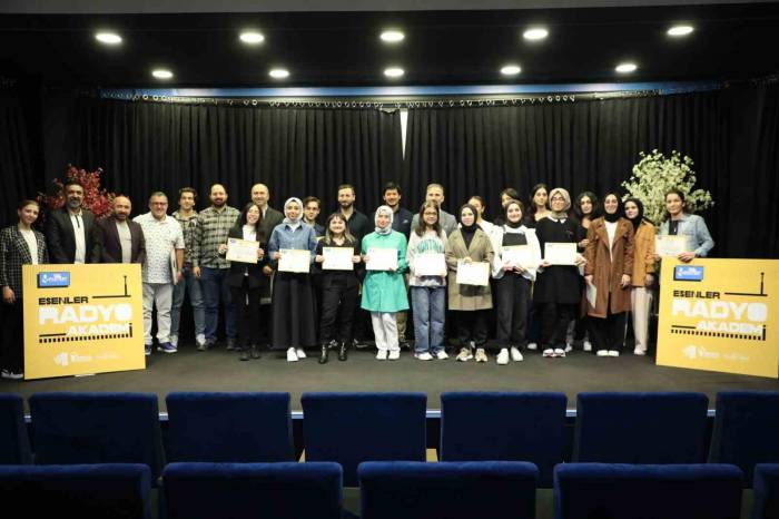 Esenler Radyo Akademisi Final Yaptı, Genç Radyocular Sertifikalarını Aldı
