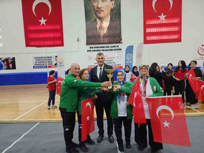 Gençler Ve Yaşlılar Bocce Müsabakasında Karşılaştı