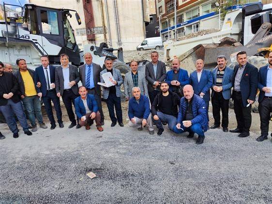 Din Görevlilerinden Cami İnşaatı Çalışanlarına Tatlı İkramı