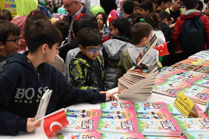 Isparta 6. Kitap Fuarı Devam Ediyor