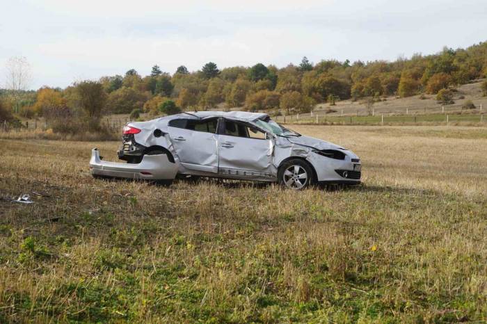Kastamonu’da Yoldan Çıkan Otomobil, Tarlaya Yuvarlandı