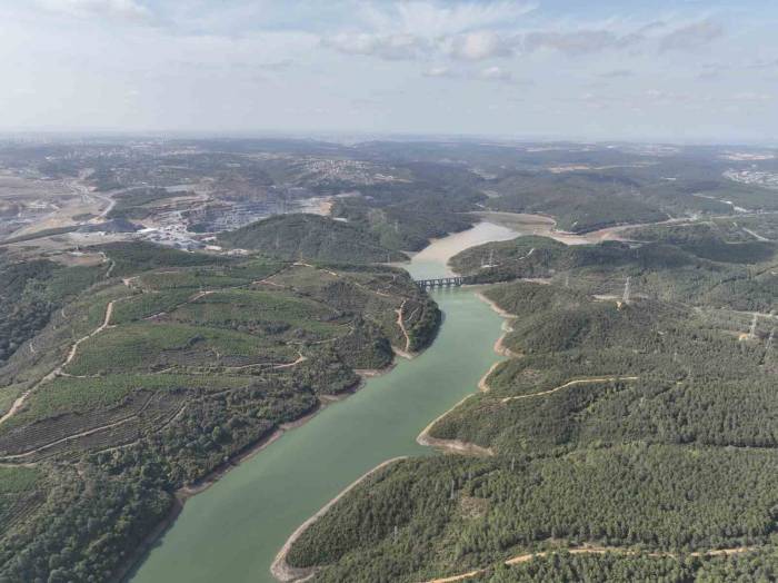 İstanbul’da Barajlardaki Su Seviyesi Yüzde 20’nin Altına Düştü: Alibey Barajı’ndaki Suyun Rengi Değişti
