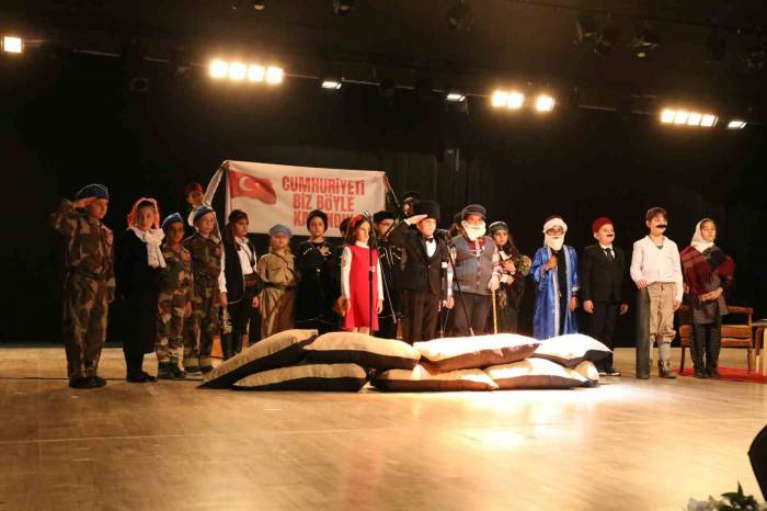 Öğrencilerin "Cumhuriyet" Coşkusu