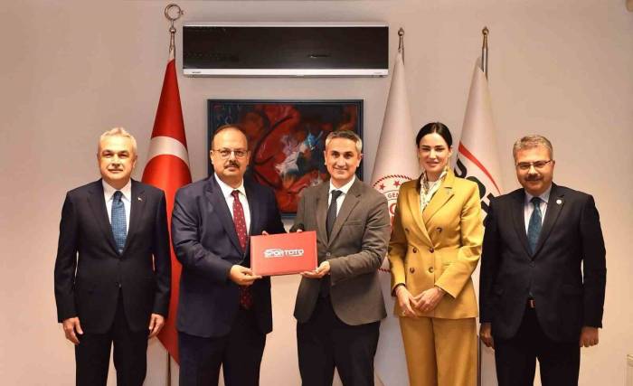 Söke Ve İncirliova Spor Kompleksleri İçin İmzalar Atıldı