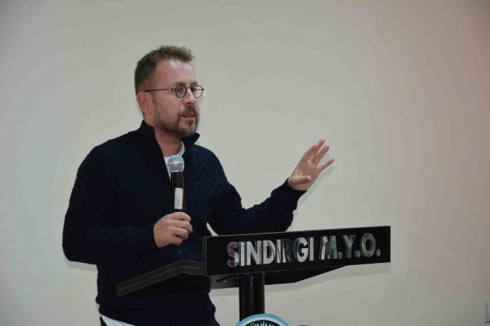 Sındırgı Myo’da İlk Ders Ünlü Şef Ömür Akkor’dan