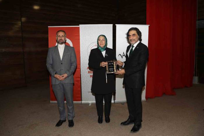 Van’da ’geçmişten Günümüze Ailemiz’ Konulu Konferans