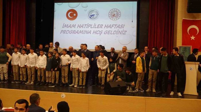 Erciş’te İmam Hatipler Haftası Programı Yapıldı
